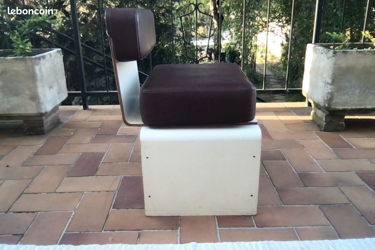 Jolie petit fauteuil années 1960 très confortable et très tendance coussin en Skaï amovible marron (image 2)