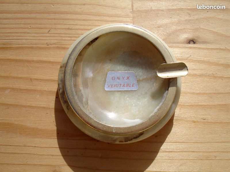 Joli cendrier vintage en onyx et laiton doré années 70 (image 2)
