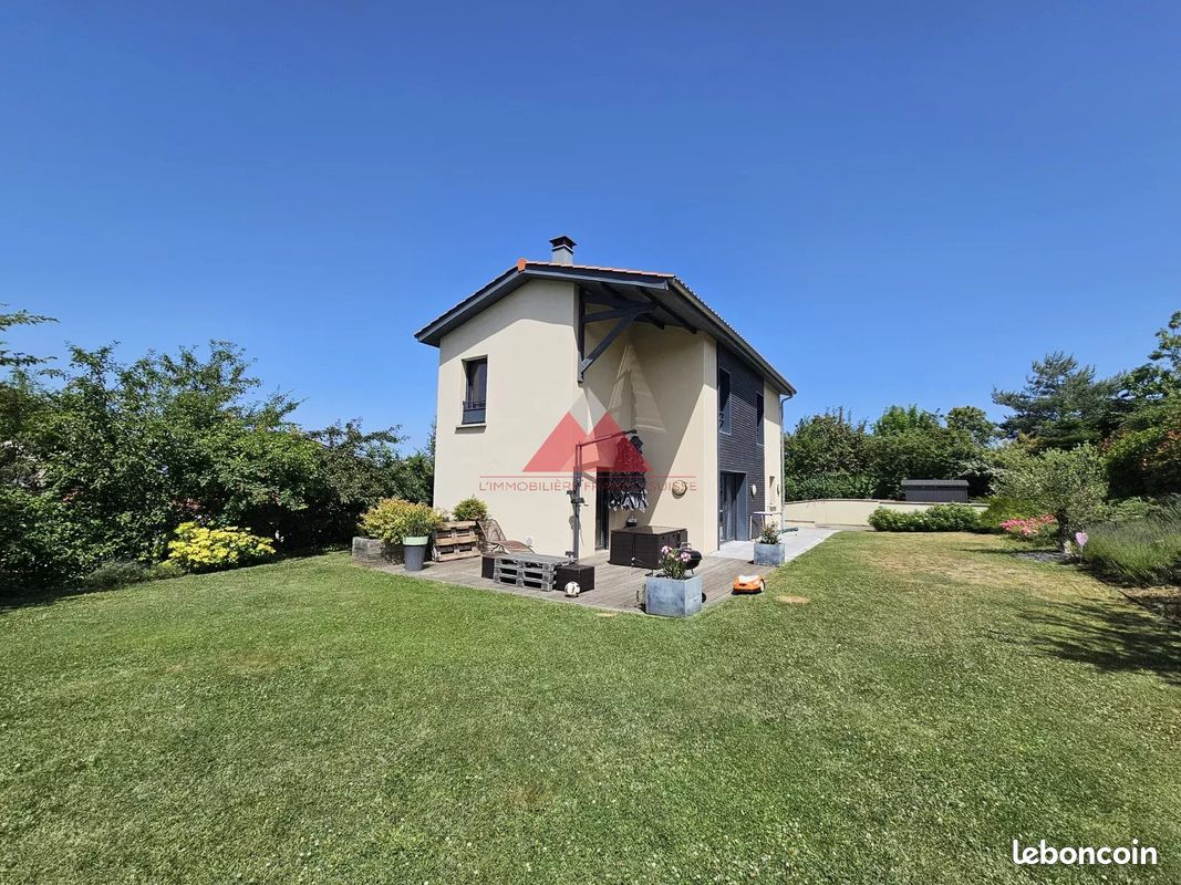 Maison 4 pièces 115 m² · à La Tour-de-Salvagny · 115 m² · 2 160 €