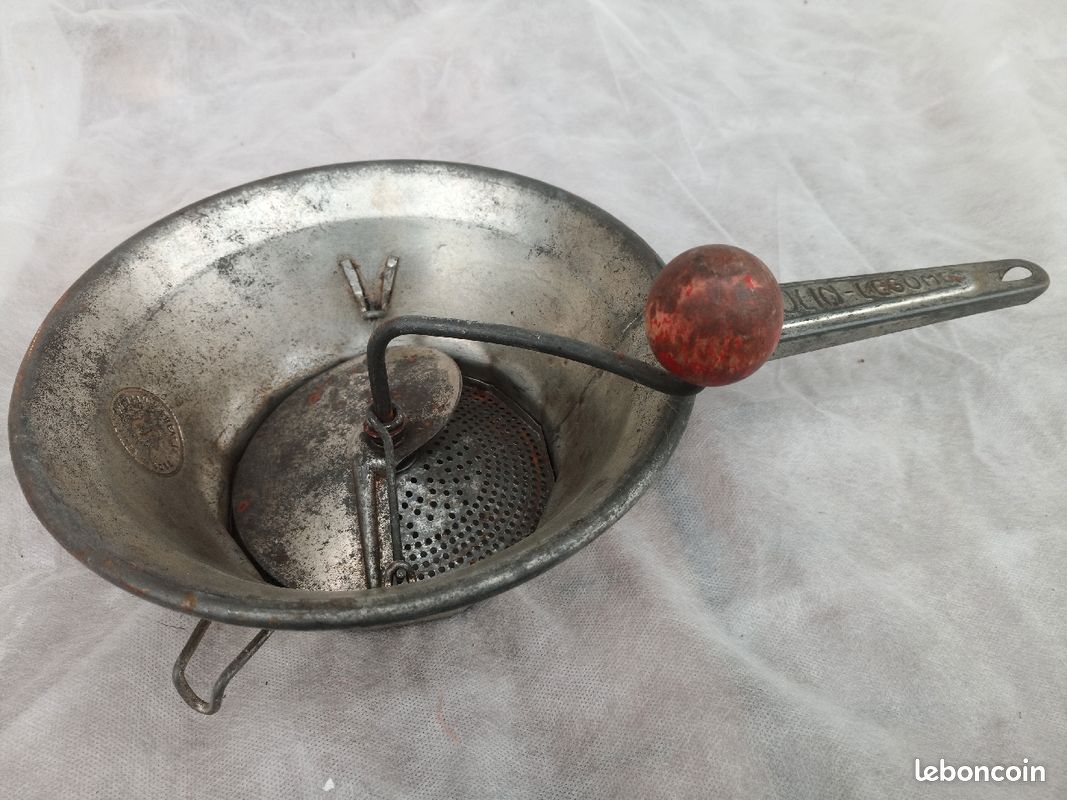 Moulin à légumes numéro 2 collector diamètre 24 cm (image 1)