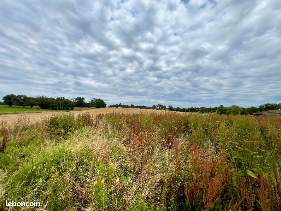 Terrain 600 m² · à Saint-Martin-le-Châtel · 55 000 €