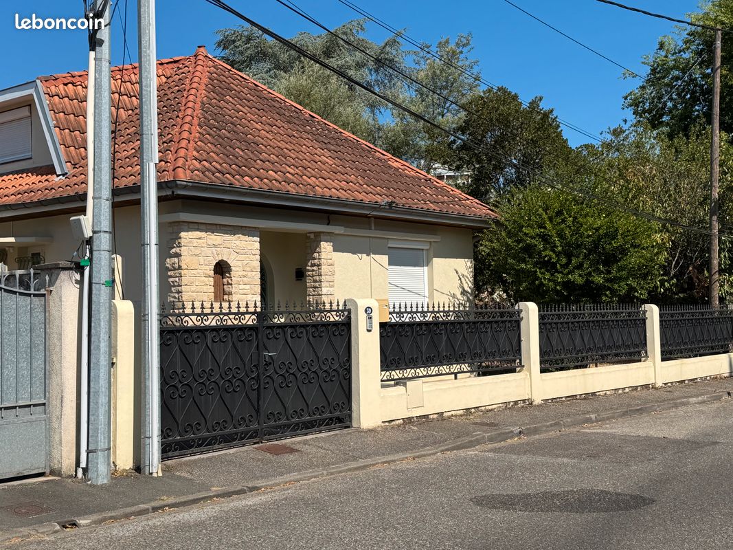 Maison 6 pièces 170 m² · à Mérignac · 170 m² · 2 000 €
