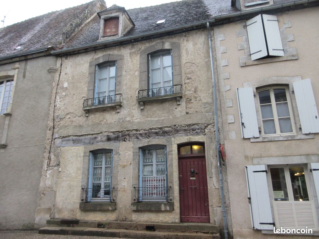 Maison 3 pièces 122 m² · à Saint-Benoît-du-Sault · 122 m² · 66 000 €