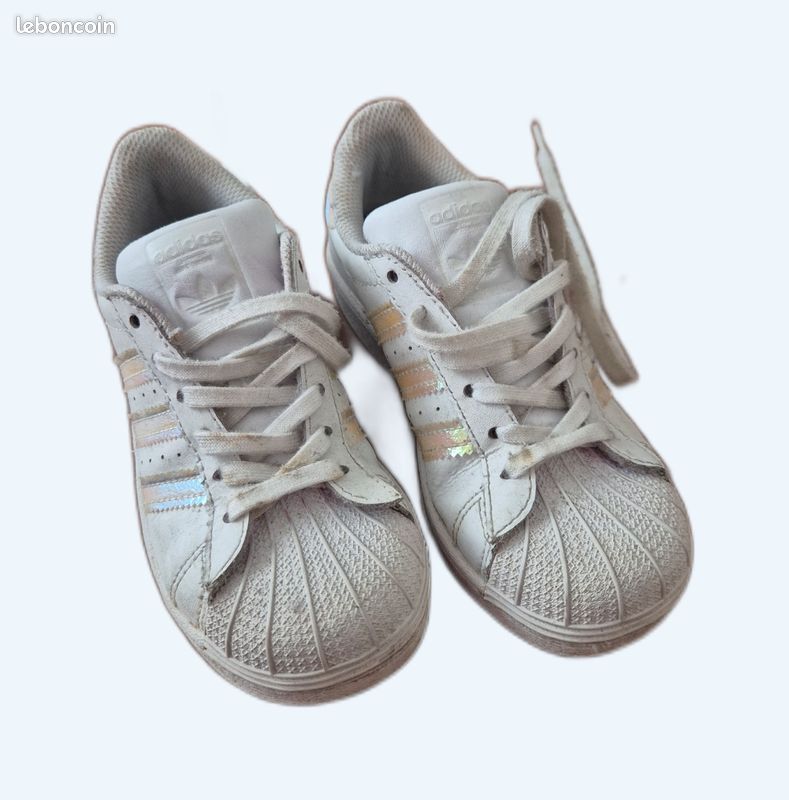 Paire Adidas SUPERSTAR enfants (taille 30) Chaussures