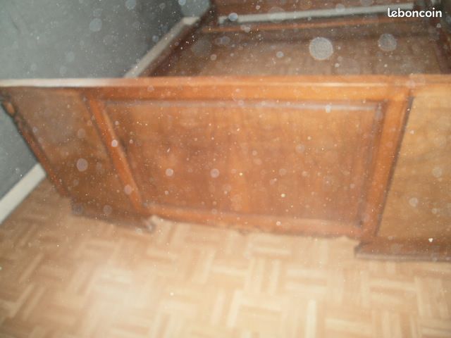 Lit ancien en bois massif (image 2)