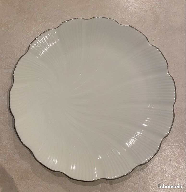 Service de table complet en porcelaine de Limoges L.E.C. R. Leclair – Modèle torsadé – 68 pièces – Blanc et filets argentés (image 19)