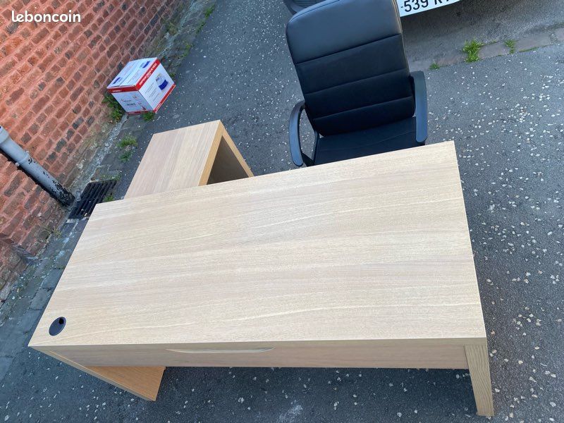 Bureau (image 1)