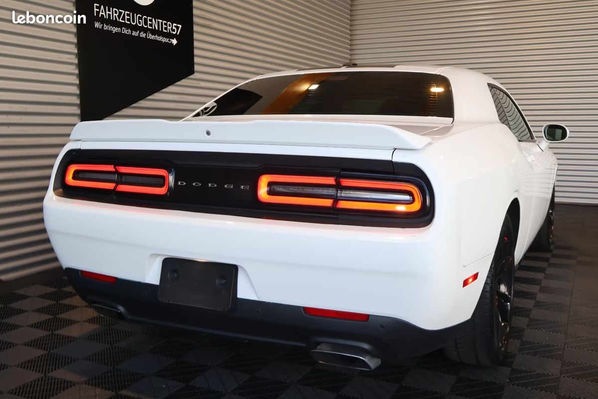 Dodge CHALLENGER R/T 5.7 HEMI V8 373 ch BVA8 – CarPlay – Caméra – Démarrage à Distance (image 7)