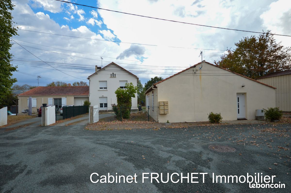 Maison 12 pièces 300 m² · à Bellevigny · 300 m² · 575 000 €