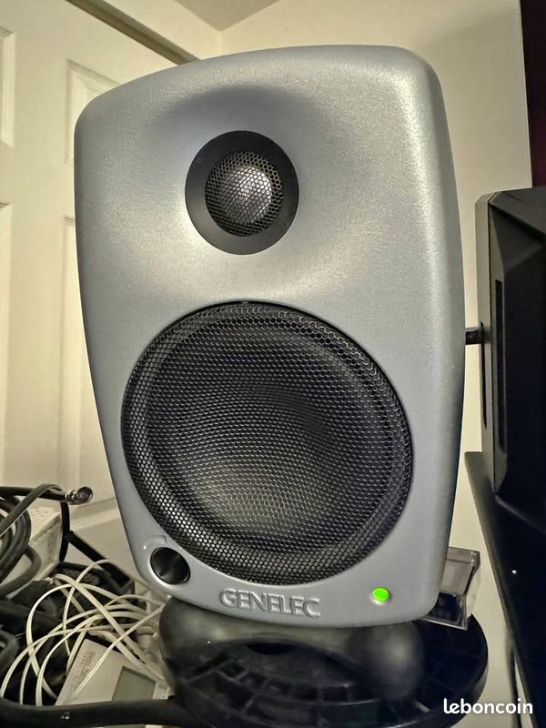 Monitor 7050b Genelec Genelec 8010A Monitors 7050B Subwoofer Bundle