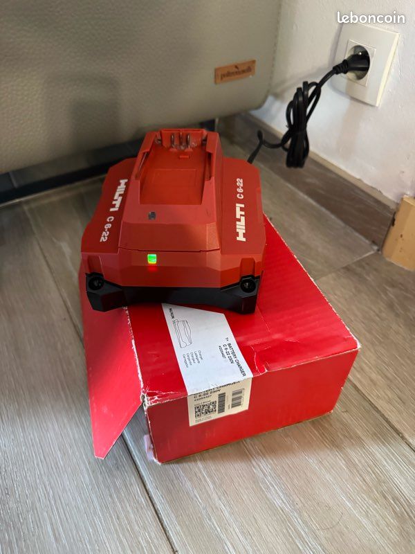 Chargeur HILTI Nuron C6-22 230V neuf, + transmetteur Bluetooth, d’occasion en très bon état, en parfaite état de fonctionnement Prix 130 envoi possible (image 1)