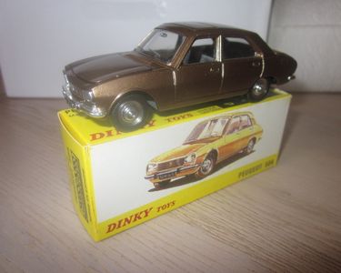 Dinky toys Meccano France 1/43 Peugeot 504 2 ouvrants 011452 Spain ( 2 ) ,no norev solido - Collection
