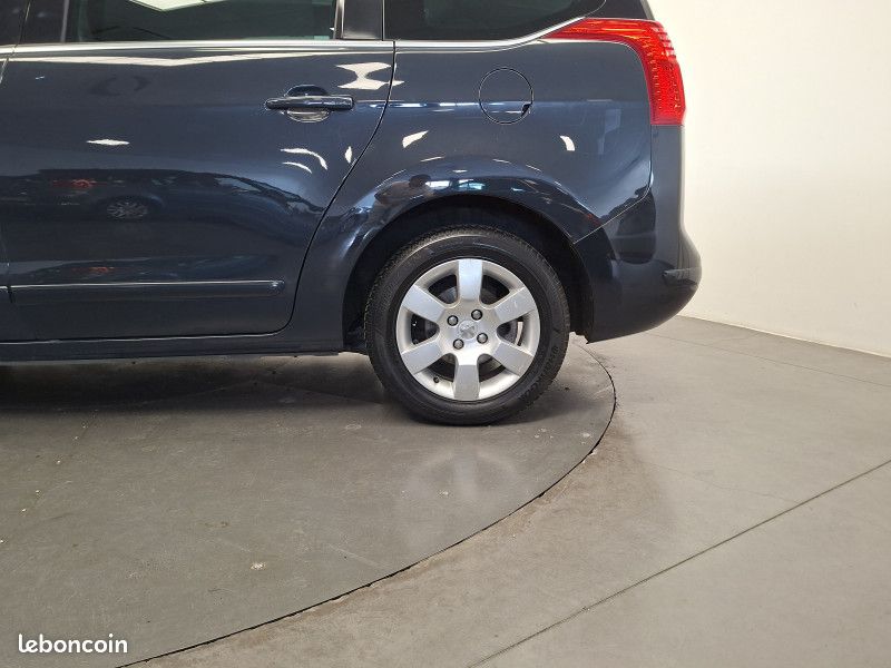 Peugeot 5008 1.6 hdi 112 ch Boite Auto Allure 7 places / GPS / toit pano / Radar AV et AR / (image 12)