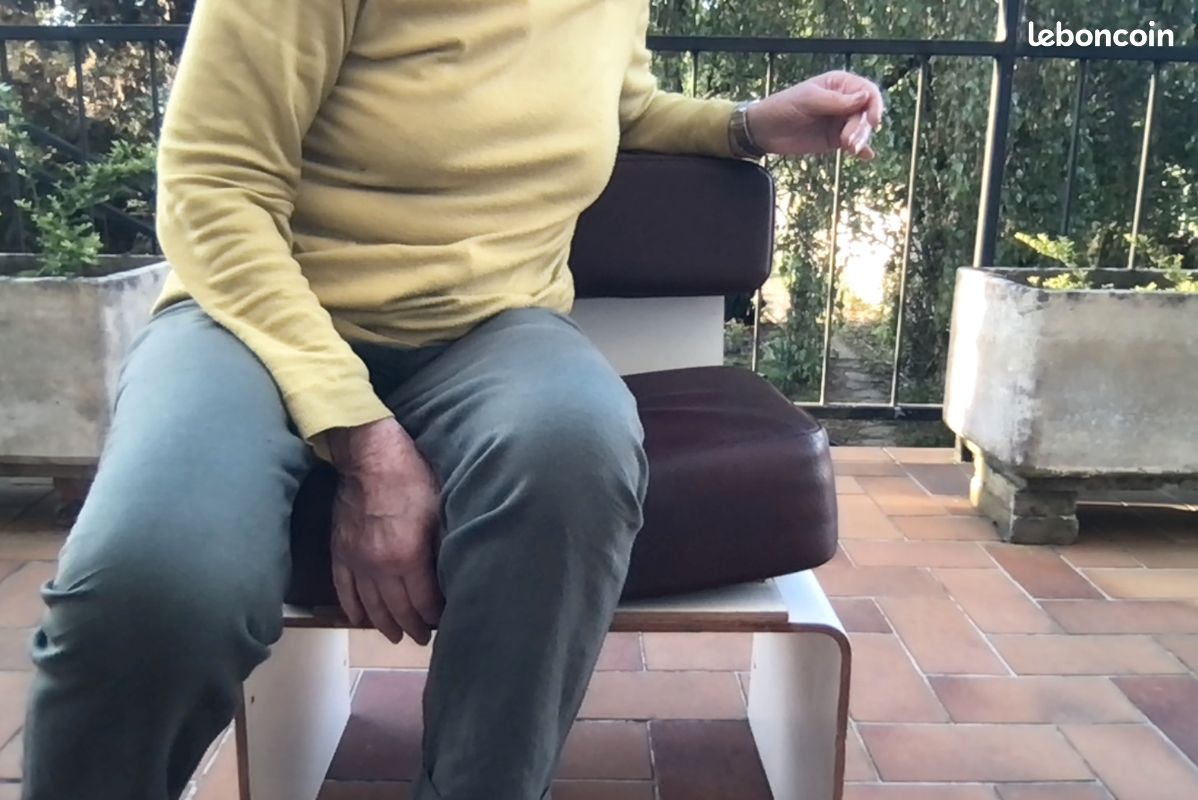 Jolie petit fauteuil années 1960 très confortable et très tendance coussin en Skaï amovible marron (image 9)
