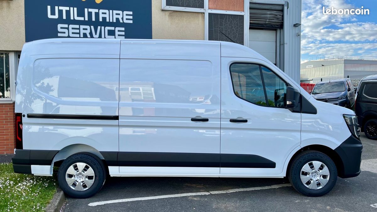 33 990 HT / Nissan interstar fourgon 3.5t l2h2 2.0 dci 170 cv BVA9 N-CONNECTA neuf / tva recuperable (image 2)