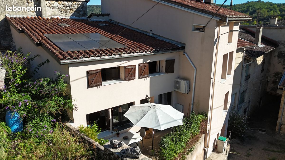 Maison 8 pièces 145 m² · à Poncin · 145 m² · 169 000 €