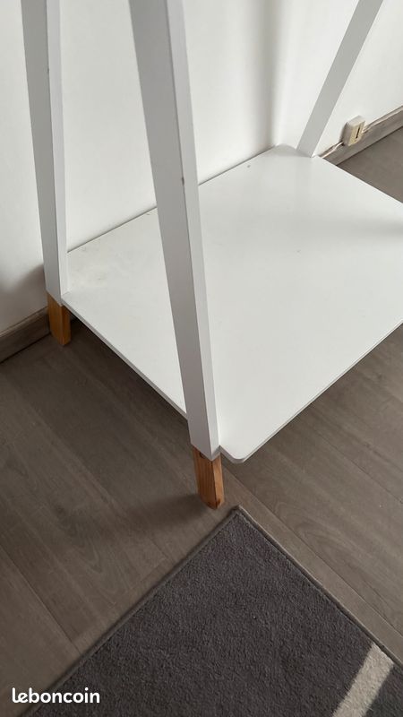 Portant vêtements (image 3)