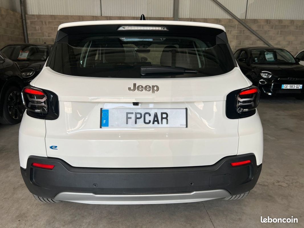 Jeep Avenger 156cv 54KWh ELECTRIQUE ALTITUDE / CAMERA DE RECUL RADARS AR / FULL LED / CARPLAY (image 9)