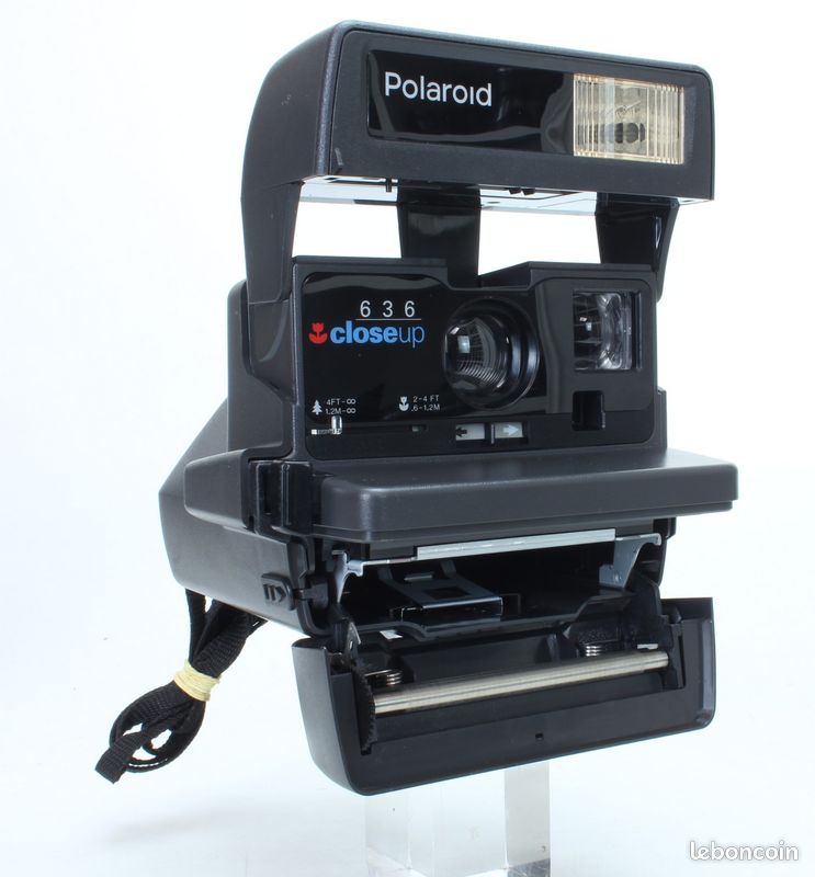 Ancien Appareil Photo POLAROID Modèle 636 Plastique Noir Caméra Vintage