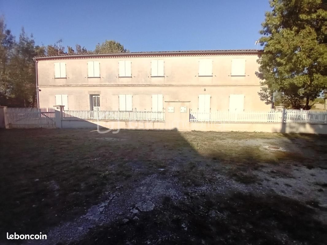 Maison 7 pièces 202 m² · à Néré · 202 m² · 160 000 €