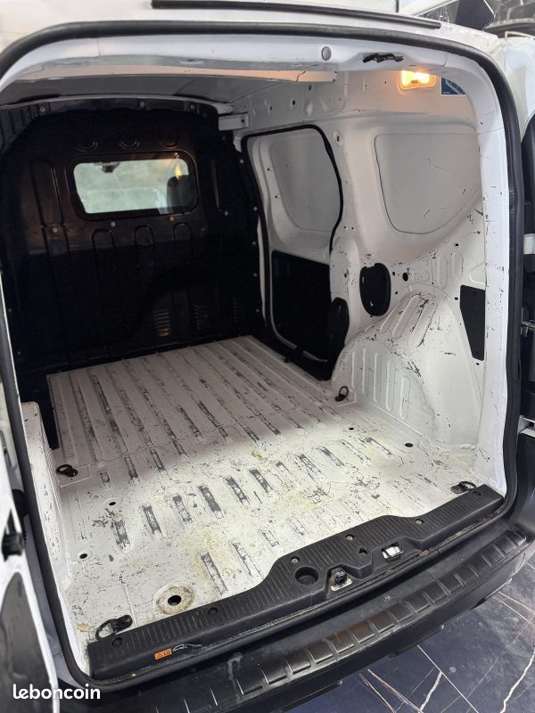 Renault express 1.5 blue dci 95ch confort 22 2022 tva recuperable (image 10)