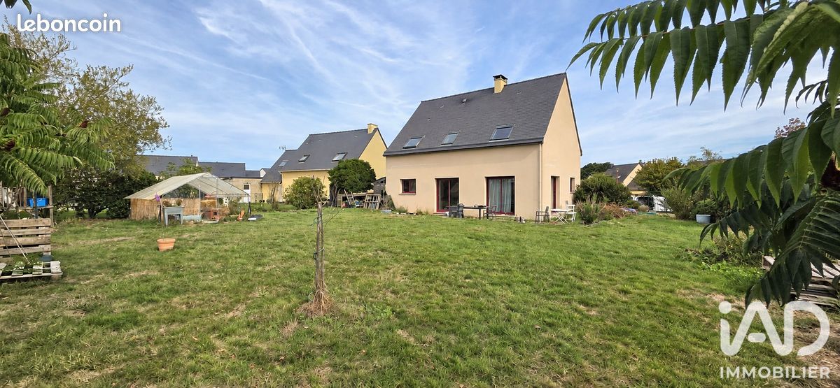 Maison 6 pièces 147 m² · à Saint-Christophe-des-Bois · 147 m² · 240 000 €