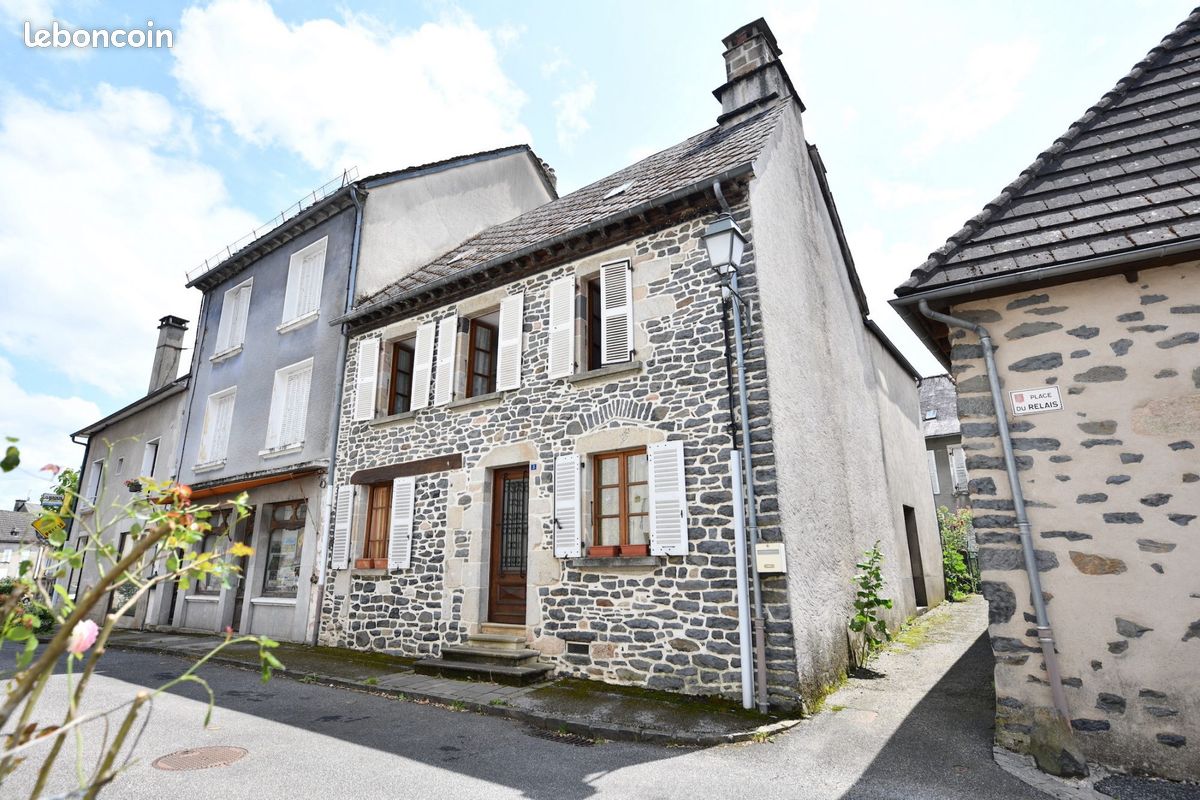 Maison 5 pièces 93 m² · à Pleaux · 93 m² · 64 800 €