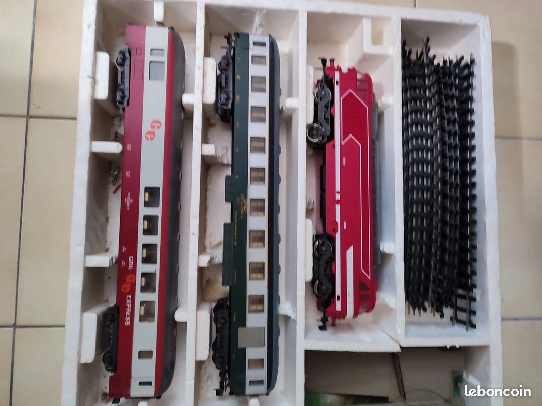 COFFRET LIMA O LOCOMOTIVE 67001 +VOITURE VOYAGEUR ET GRIL+16 RAIL+PONT TOURNANT