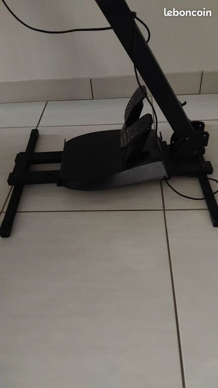 Volant Thrustmaster T150 + Pédalier + Support (image 5)