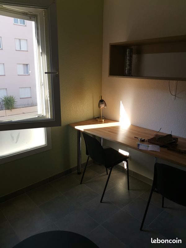 Loué studio meublé résidence récente Toulon Est (image 2)