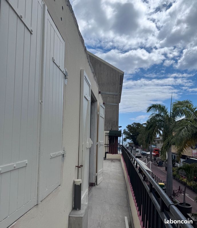 Local commercial 3 pièces 66 m² · à Le Port · 66 m² · 1 400 €/mois