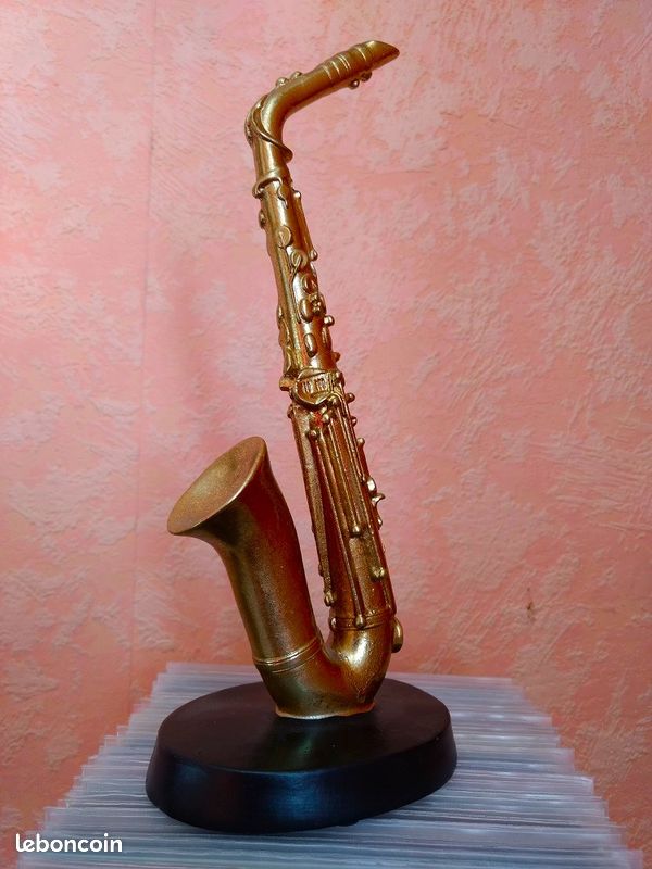 Figurine statuette (image 3)