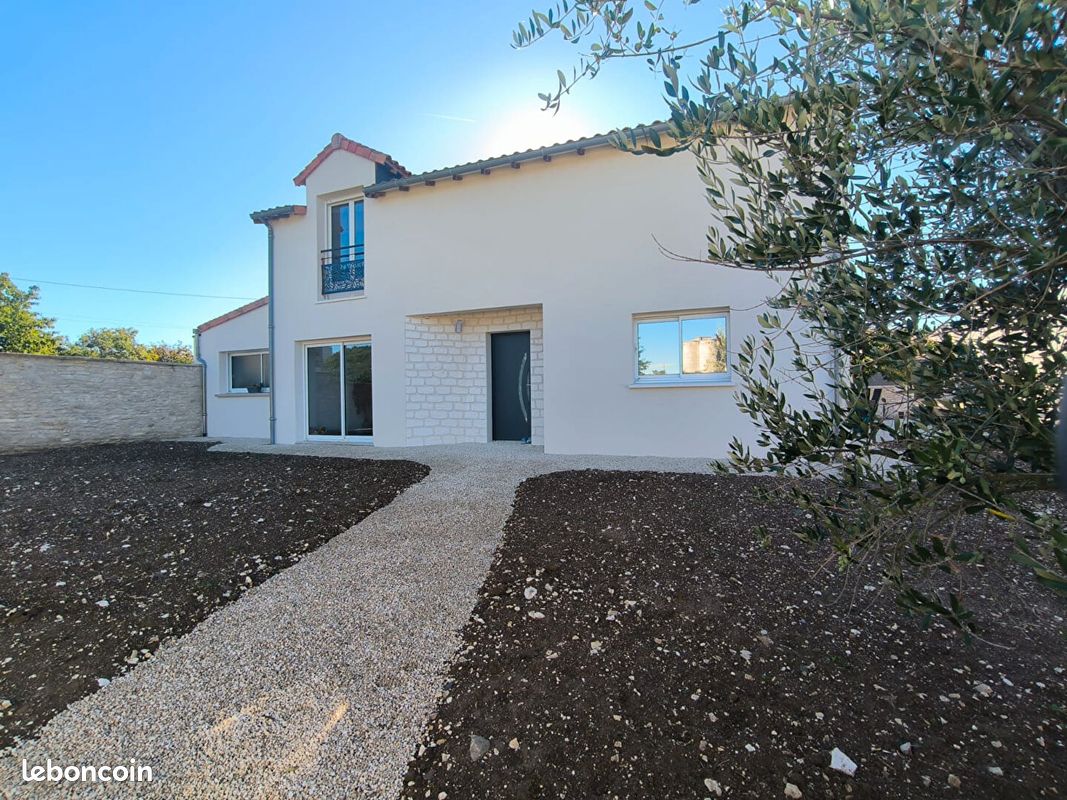 Maison 6 pièces 215 m² · à Neuville-de-Poitou · 215 m² · 359 000 €