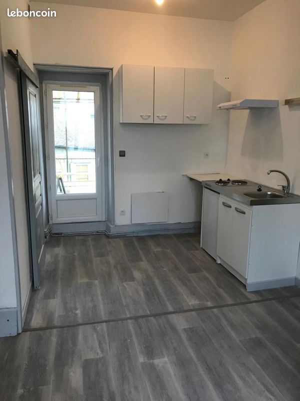 Studio 26 m2 au 1er étage avec balcon et équipé de WIFI - Châtellerault 86100 (image 2)