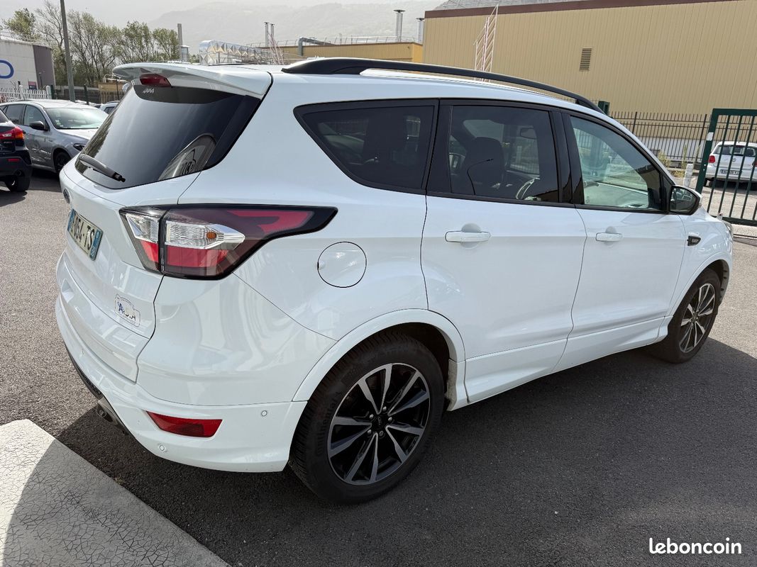 FORD KUGA 2.0 TDCi 150 SS 4x2 BVM6 ST-Line Black Silver / TOIT OUVRANT PANO / FULL ENTRETIEN (image 6)