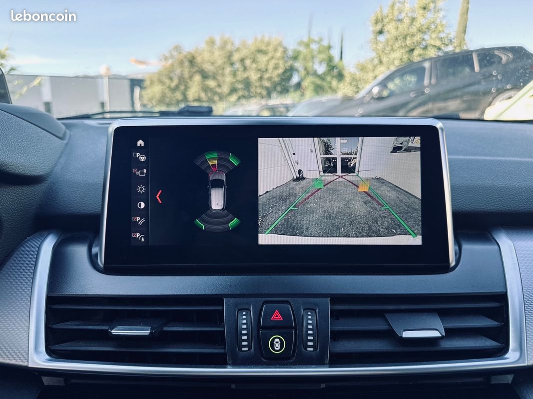BMW SERIE 2 Active Tourer 1.5L 220CH 225 xe M Sport + SIEGES CHAUFFANTS + AFFICHAGE TETE HAUTE + HARMAN KARDON + CAMERA DE RECUL + GARANTIE 12 MOIS (image 43)