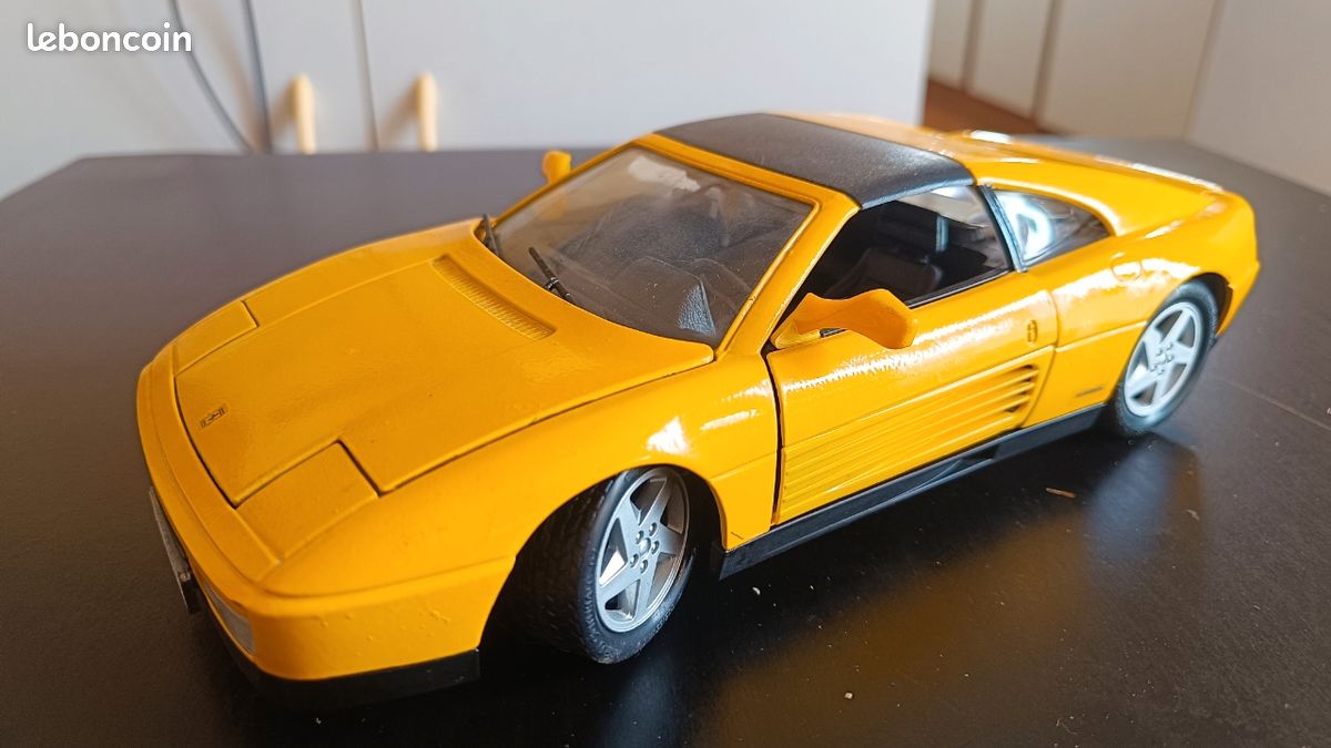 Ferrari 348 TS 1/18 Maisto Rouge Métal - Vendu