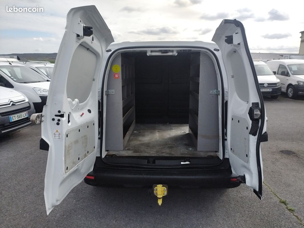 10825 HT - RENAULT Kangoo Van Blue DCI 95 Grand Confort GPS 1,5 L + Attelage - 01/2023 - 85792 kms (image 5)