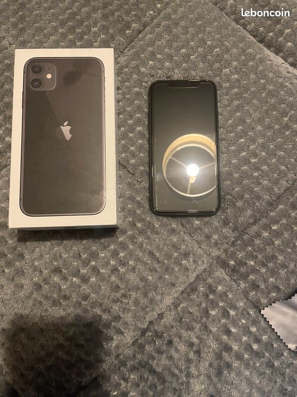 IPhone 11 noir (image 2)