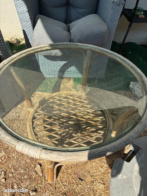 Vend salon de jardin et 2 chaise longue dont une où le repose tête ne ce soulève plus (image 4)