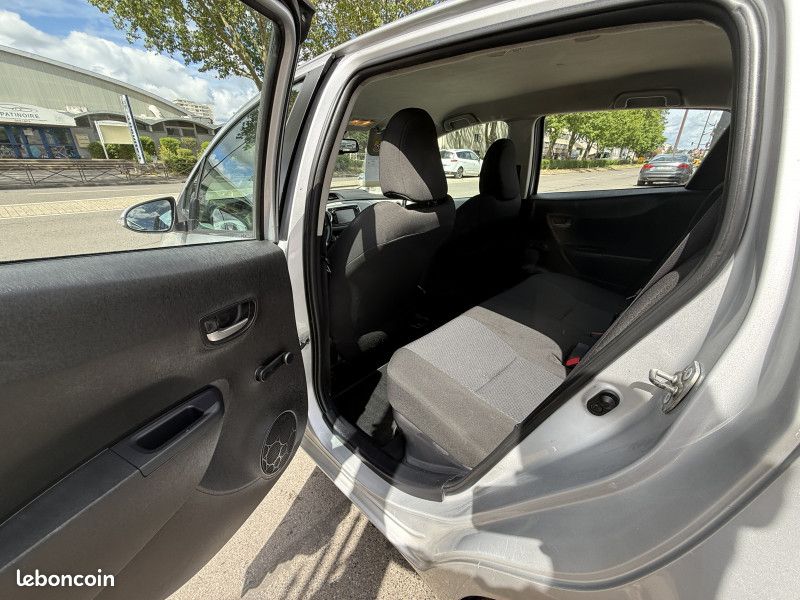 Toyota YARIS HSD 100H BUSINESS 5P (image 6)