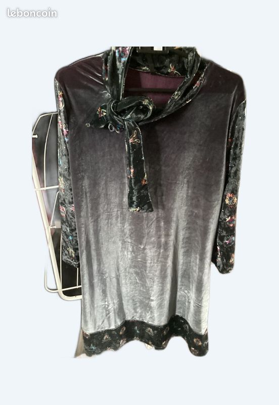 Robe velour satinée neuve taille 1 (image 1)