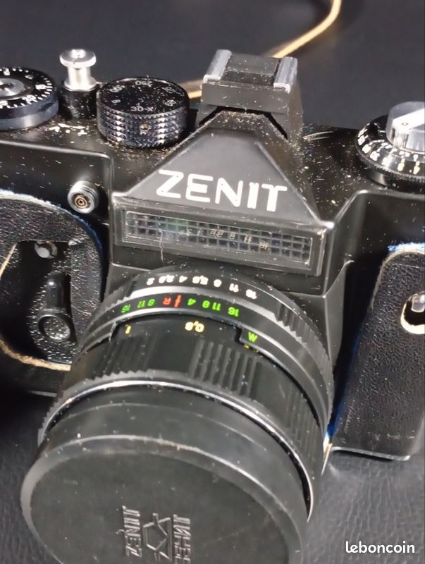 Appareil photo argentique vintage Zenit 11 avec étui cuir original – 35 mm SLR URSS (image 2)