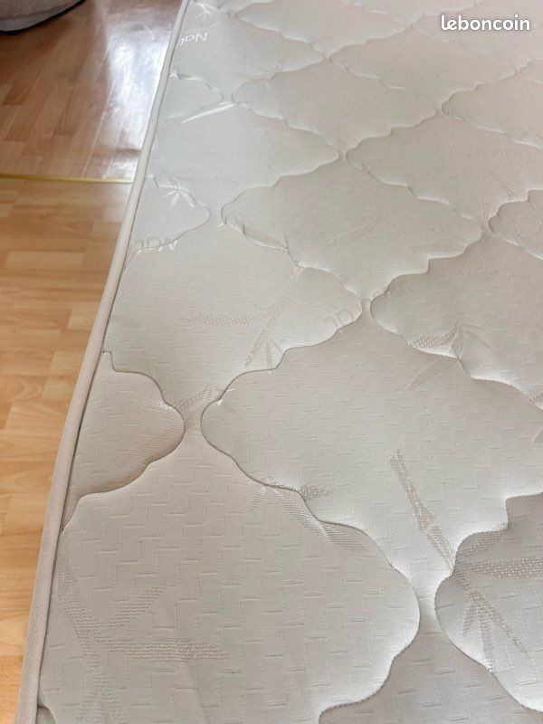 Matelas 140x190 très confortable – Excellent état (image 2)