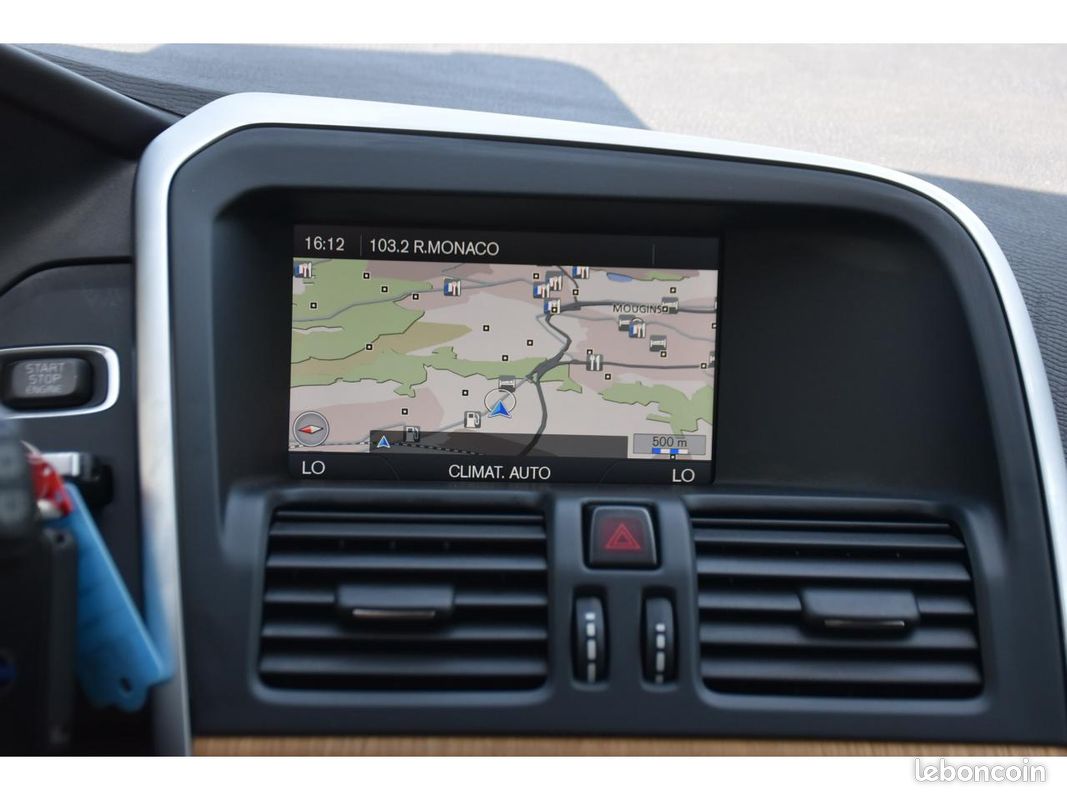 VOLVO XC60 D5 FAP AWD - 205 - BVA Geartronic Momentum (image 18)