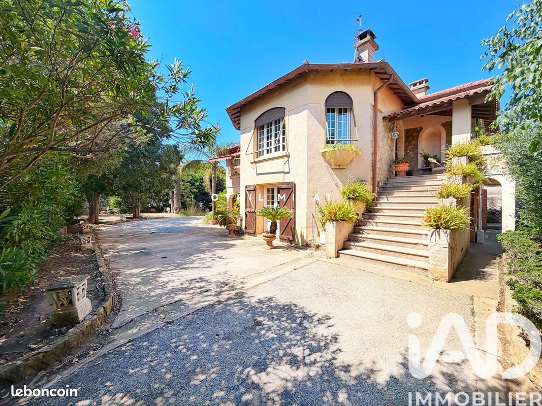Maison 7 pièces 175 m² · à La Seyne-sur-Mer · 175 m² · 740 000 €