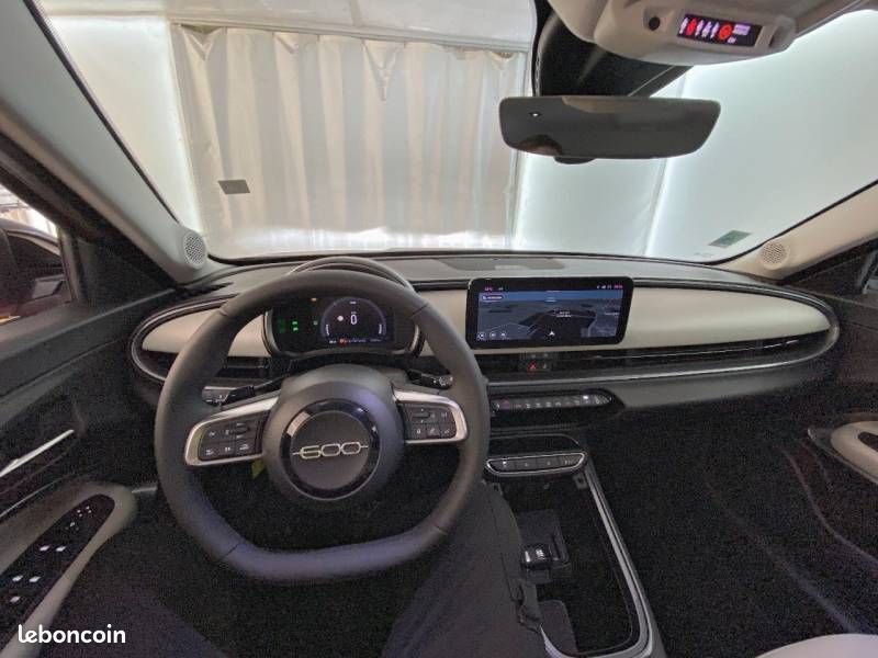 Fiat 600 T-Gen 3 1.2 Hybrid 110ch eDCT6 La Prima (image 12)