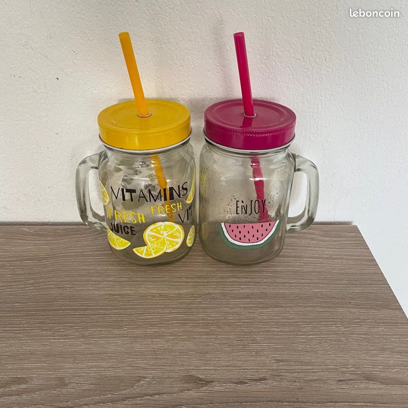 2 tasses mugs verres avec pailles fruits smoothies (image 10)