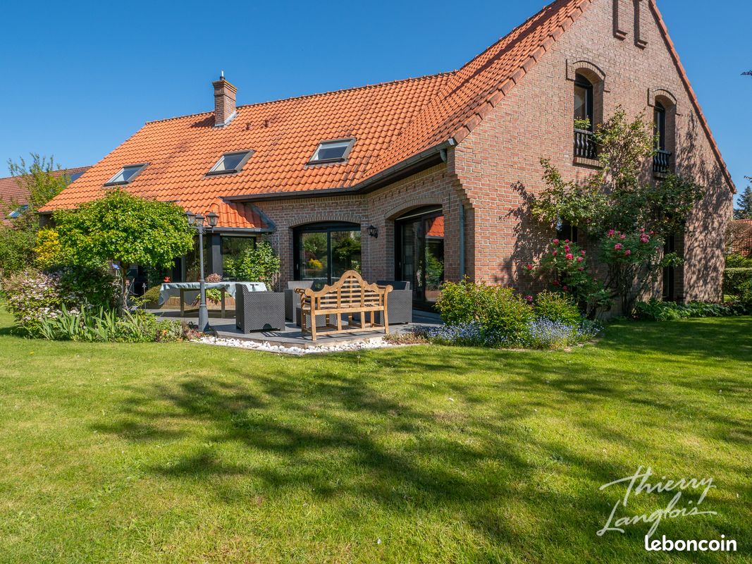 Maison 9 pièces 208 m² · à Sailly-lez-Lannoy · 208 m² · 749 000 €