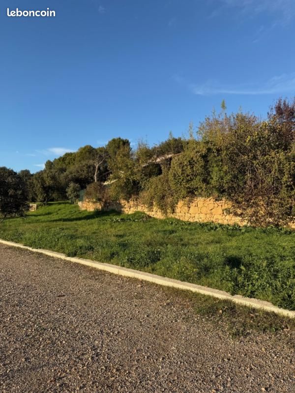 Terrain 804 m² · à Jouques · 185 000 €